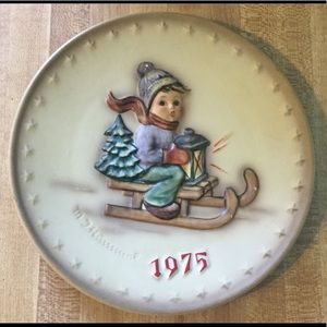 Hummel 1975 “Ride into Christmas” Plate Groebel